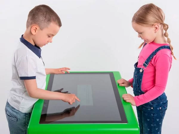 intboard-table-zabava2-4-600x450